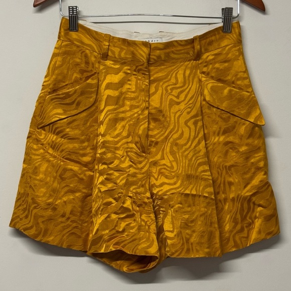 Sandro Wide Shorts In Tone-On-Tone Jacquard - Picture 4 of 8